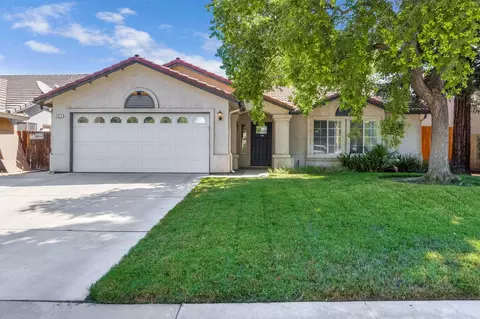 3812 E Auburn Dr, Visalia, CA 93292