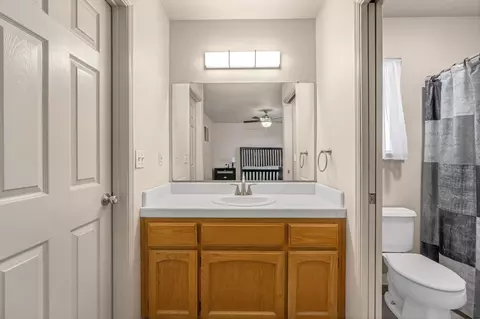 Bath - 3812 E Auburn Dr, Visalia, CA 93292 photo 2 of 3