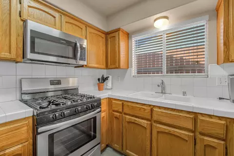 Kitchen - 3812 E Auburn Dr, Visalia, CA 93292 photo 2 of 2