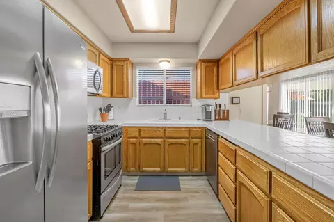 Kitchen - 3812 E Auburn Dr, Visalia, CA 93292 photo 1 of 2