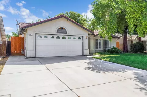 Exterior - 3812 E Auburn Dr, Visalia, CA 93292 photo 2 of 7
