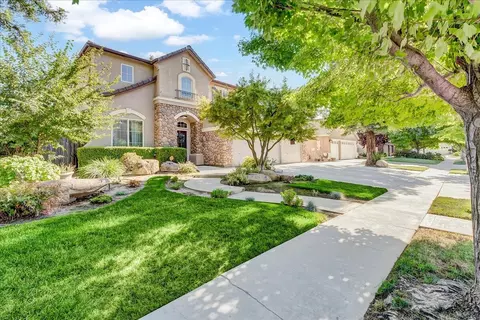 5545 W Wren Ave, Visalia, CA 93291