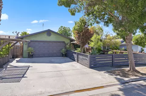 1271 Deer Creek St, Tulare, CA 93274