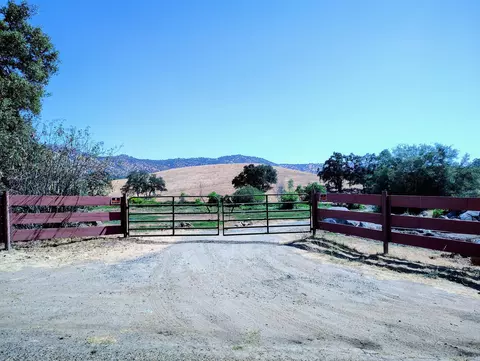 33819 Globe Dr #C, Springville, CA 93265