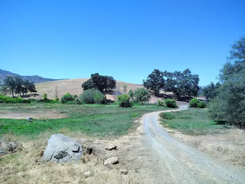 33819 Globe Dr #C, Springville, CA 93265 photo 3