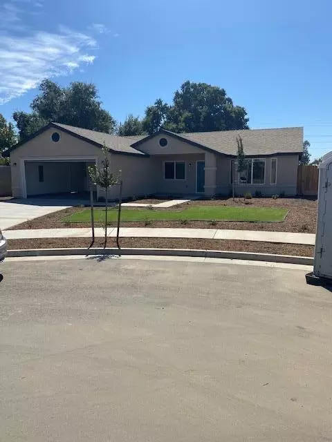 1195 S Ohio Pl E, Porterville, CA 93257