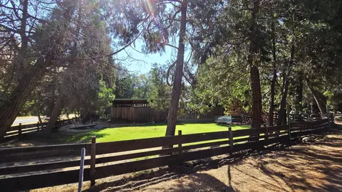 Exterior - 42690 Heidi Dr, Three Rivers, CA 93271 photo 6 of 26