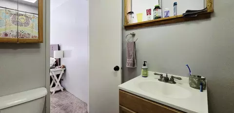 Bath - 42690 Heidi Dr, Three Rivers, CA 93271 photo 2 of 7