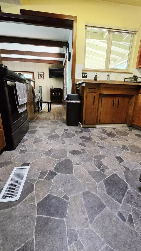 Kitchen - 42690 Heidi Dr, Three Rivers, CA 93271 photo 1 of 12