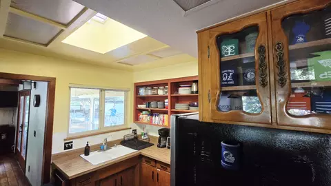 Kitchen - 42690 Heidi Dr, Three Rivers, CA 93271 photo 5 of 12