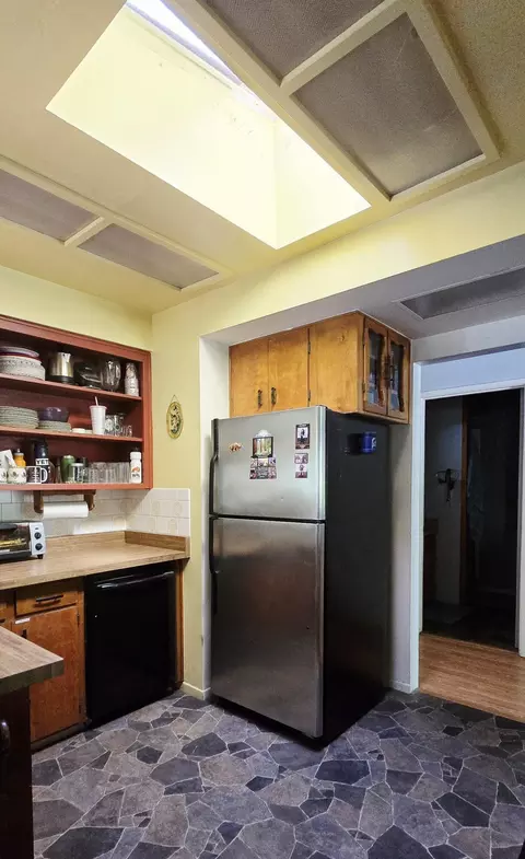 Kitchen - 42690 Heidi Dr, Three Rivers, CA 93271 photo 4 of 12