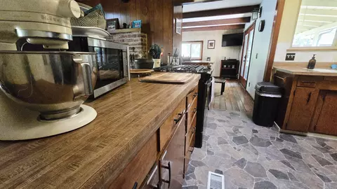 Kitchen - 42690 Heidi Dr, Three Rivers, CA 93271 photo 12 of 12