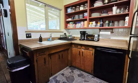 Kitchen - 42690 Heidi Dr, Three Rivers, CA 93271 photo 6 of 12