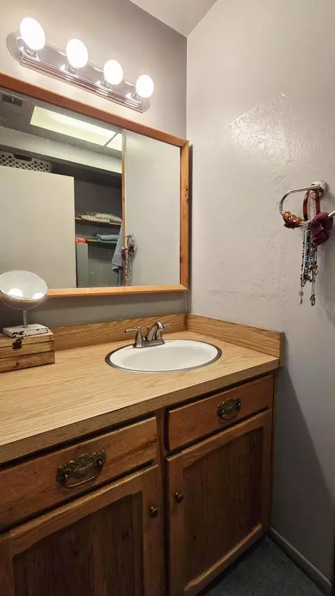 Bath - 42690 Heidi Dr, Three Rivers, CA 93271 photo 5 of 7