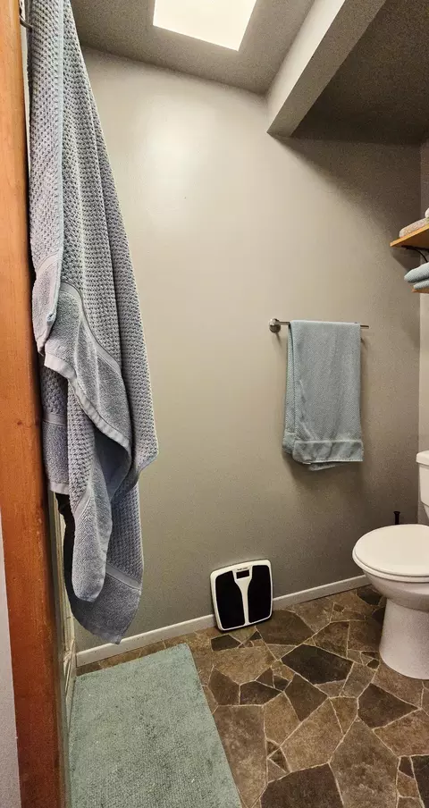 Bath - 42690 Heidi Dr, Three Rivers, CA 93271 photo 6 of 7