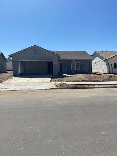 1145 S Ohio Pl E, Porterville, CA 93257