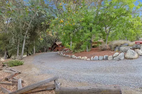 Exterior - 43600 Kaweah River Drive Dr, Three Rivers, CA 93271 photo 4 of 27