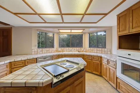 Kitchen - 43600 Kaweah River Drive Dr, Three Rivers, CA 93271 photo 3 of 4