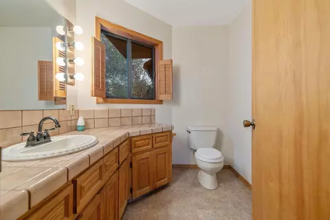 Bath - 43600 Kaweah River Drive Dr, Three Rivers, CA 93271 photo 3 of 7