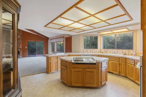 Kitchen - 43600 Kaweah River Drive Dr, Three Rivers, CA 93271 photo 4 of 4