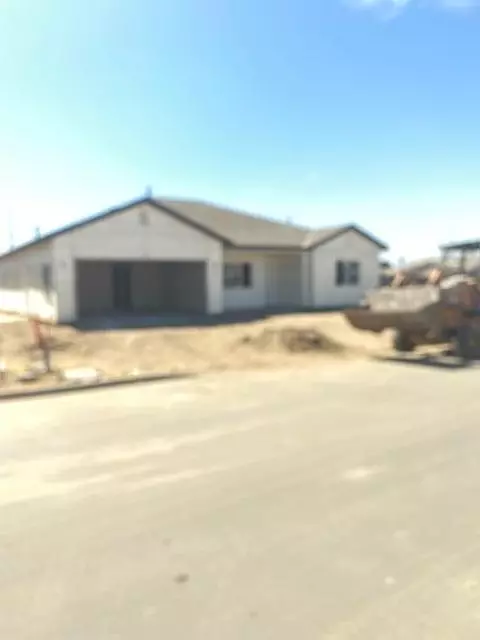 1125 S Ohio Pl E, Porterville, CA 93257