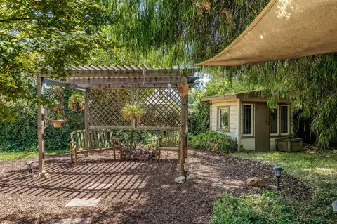 Exterior - 1121 E Paradise Ave, Visalia, CA 93292 photo 7 of 7