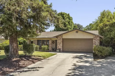 1121 E Paradise Ave, Visalia, CA 93292