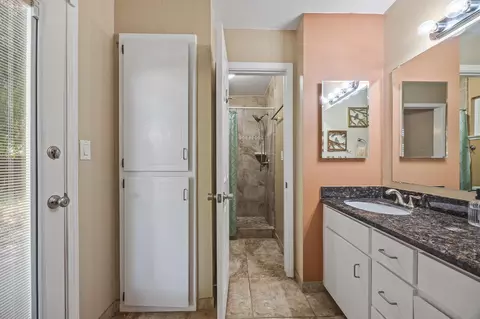 Bath - 1121 E Paradise Ave, Visalia, CA 93292 photo 3 of 6