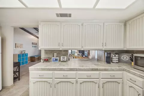 Kitchen - 1121 E Paradise Ave, Visalia, CA 93292 photo 4 of 4