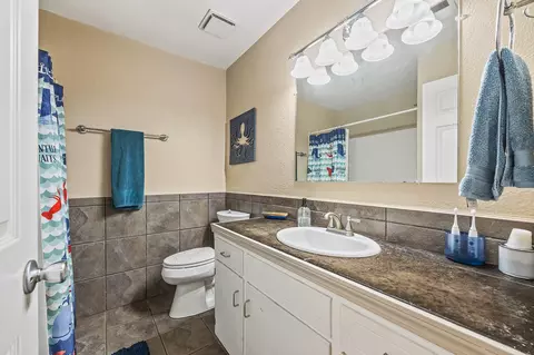 Bath - 1121 E Paradise Ave, Visalia, CA 93292 photo 1 of 6