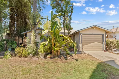 1218 W Buena Vista Ave, Visalia, CA 93291