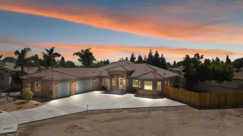 183 Oaks Ct, Tulare, CA 93274