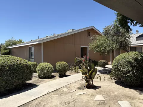 350 N Crenshaw St, Visalia, CA 93291