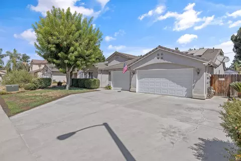2426 E Harter Ct, Visalia, CA 93292