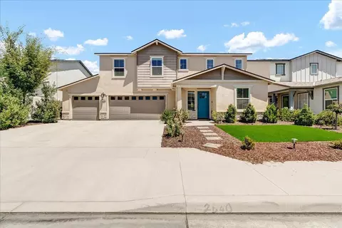 2540 Spruce St, Visalia, CA 93292