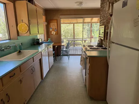 Kitchen - 657 Loop Dr, Springville, CA 93265 photo 2 of 2