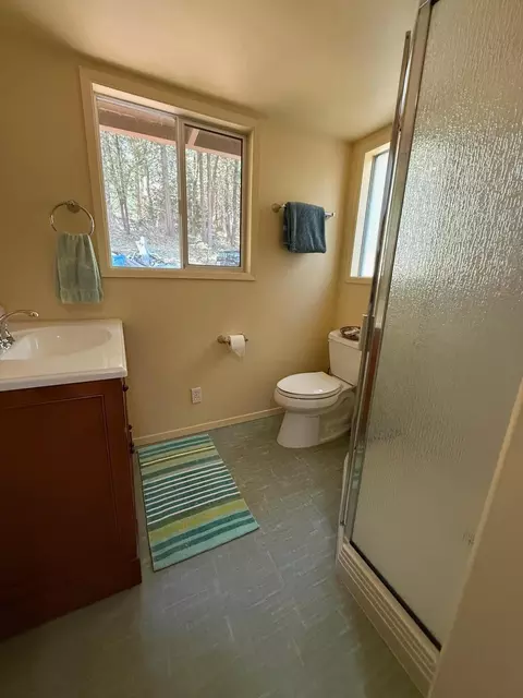 Bath - 657 Loop Dr, Springville, CA 93265 photo 1 of 2