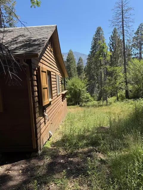 Exterior - 657 Loop Dr, Springville, CA 93265 photo 3 of 8