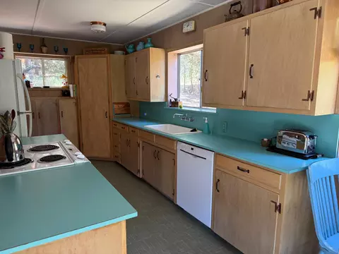 Kitchen - 657 Loop Dr, Springville, CA 93265 photo 1 of 2