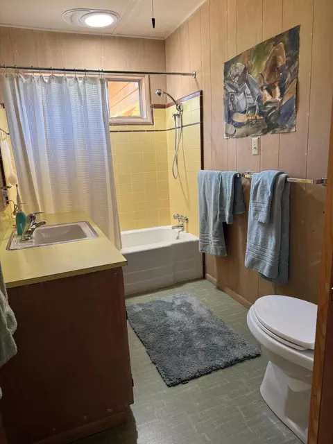 Bath - 657 Loop Dr, Springville, CA 93265 photo 2 of 2
