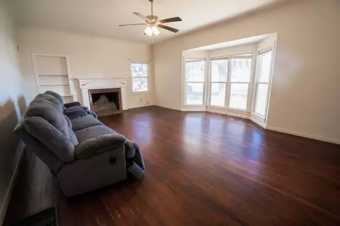 Living - 895 E Cross Ave, Tulare, CA 93274 photo 1 of 7