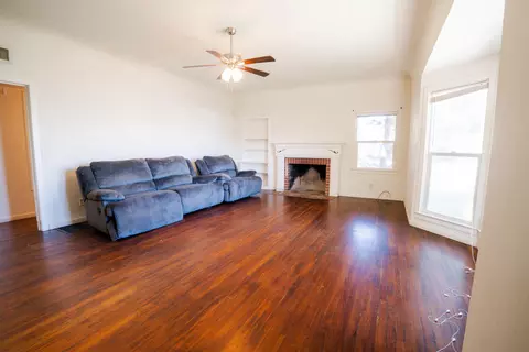 Living - 895 E Cross Ave, Tulare, CA 93274 photo 3 of 7