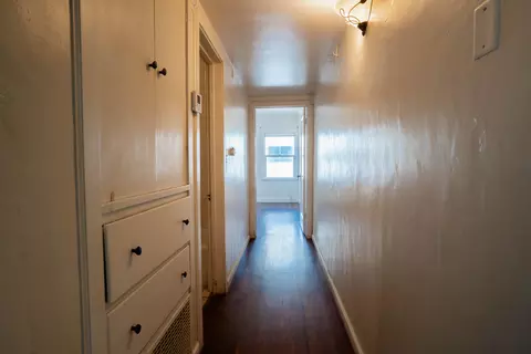 Entry Way - 895 E Cross Ave, Tulare, CA 93274 photo 1 of 1