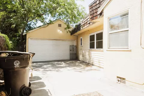 Exterior - 895 E Cross Ave, Tulare, CA 93274 photo 2 of 10