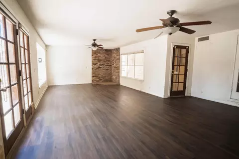 Living - 895 E Cross Ave, Tulare, CA 93274 photo 6 of 7