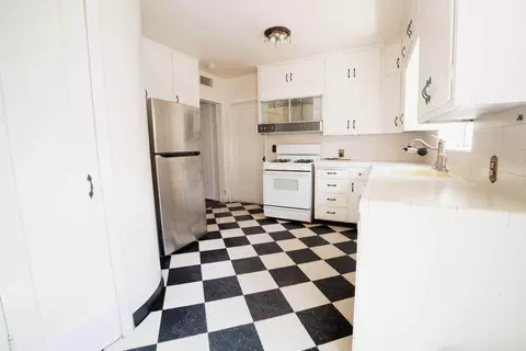 Kitchen - 895 E Cross Ave, Tulare, CA 93274 photo 1 of 2