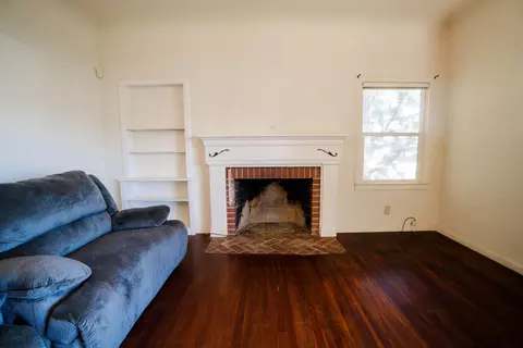 Living - 895 E Cross Ave, Tulare, CA 93274 photo 4 of 7