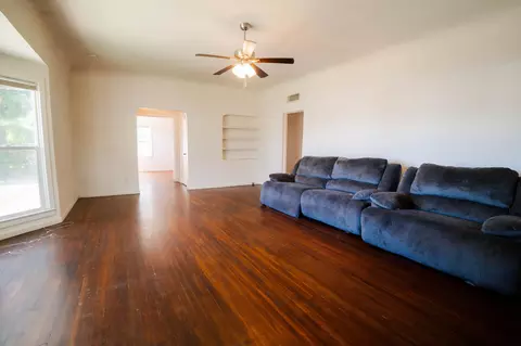 Living - 895 E Cross Ave, Tulare, CA 93274 photo 5 of 7