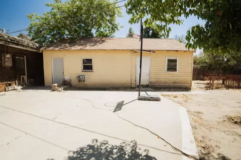 Exterior - 895 E Cross Ave, Tulare, CA 93274 photo 10 of 10