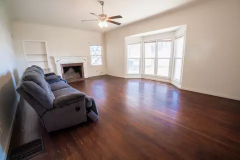 Living - 895 E Cross Ave, Tulare, CA 93274 photo 2 of 7